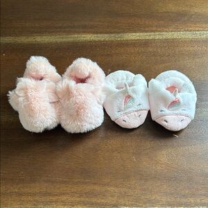 Bundle of newborn shoes